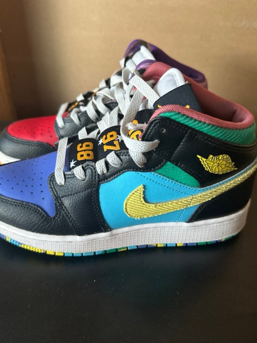 Air Jordan 1 Mid GS "Six Championships" Multi-Color – Size 5.5Y (Women's 7) - Picture 2 of 4